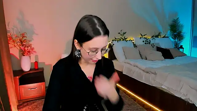 YourLovellyStory online show from November 11, 4:59 pm