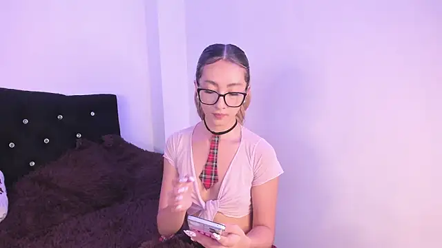 LauMiller online show from October 11, 9:17 pm