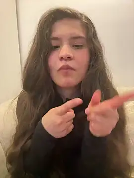 Emilyybennet  online show from May 2, 1:09 am