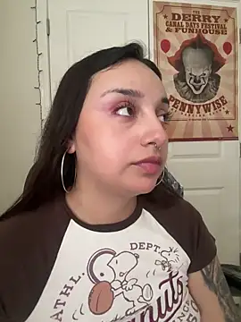 CharmingMaddie online show from April 15, 4:51 pm