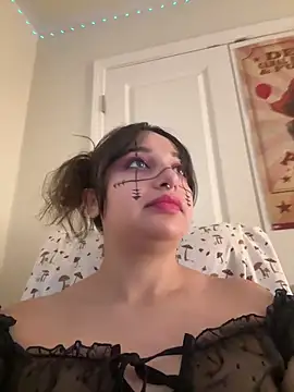 CharmingMaddie online show from December 18, 6:45 pm