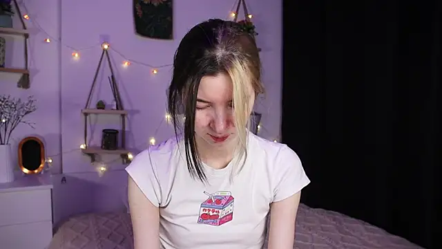 EmmieBlade online show from October 23, 7:09 pm