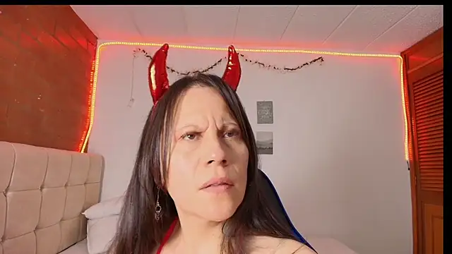 dulce mariaa    online show from October 31, 12:20 pm