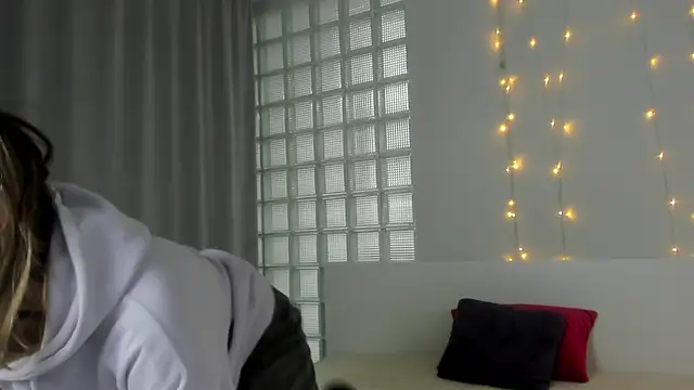 Sunny Sammy online show from November 29, 8:18 am