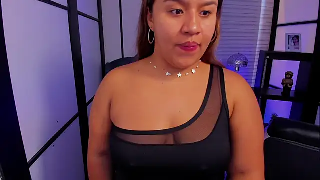 Snapshot of ElaBourn_ chatting on October 12, 1:13 pm ElaBourn online show from October 12, 1:13 pm