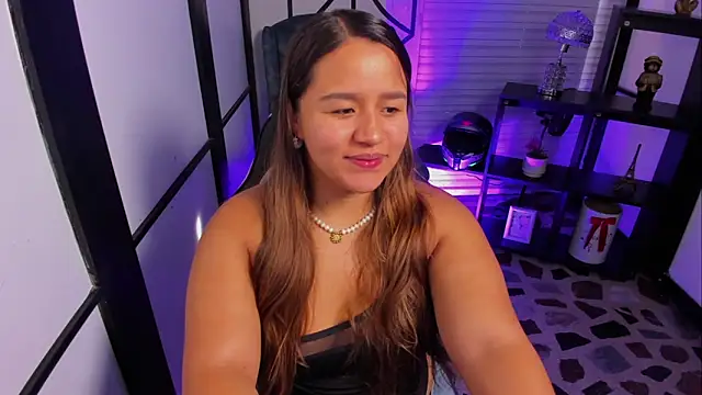 Snapshot of ElaBourn_ chatting on October 2, 1:16 pm ElaBourn online show from October 2, 1:16 pm