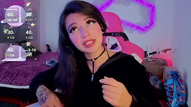 larah uwu online show from March 14, 9:27 pm