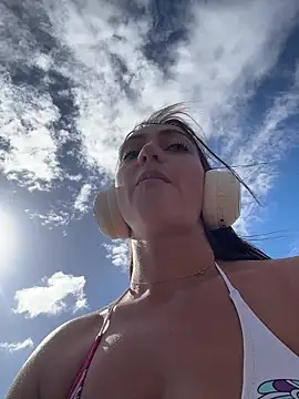 Ninabigtitied online show from January 8, 12:31 pm