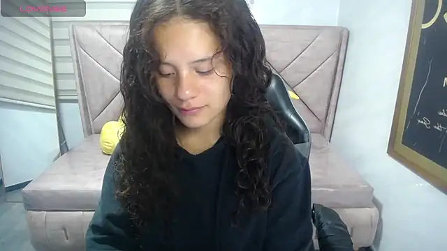 Velvet Moon V online show from September 9, 1:33 pm