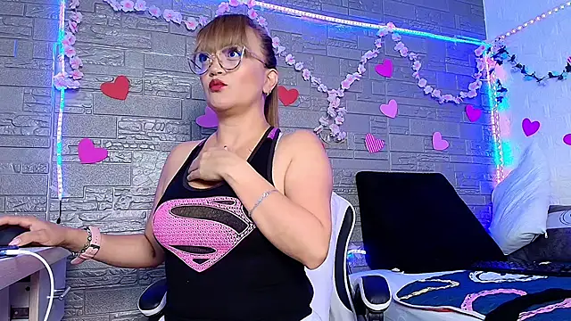 naomi diamond  online show from November 29, 11:25 am