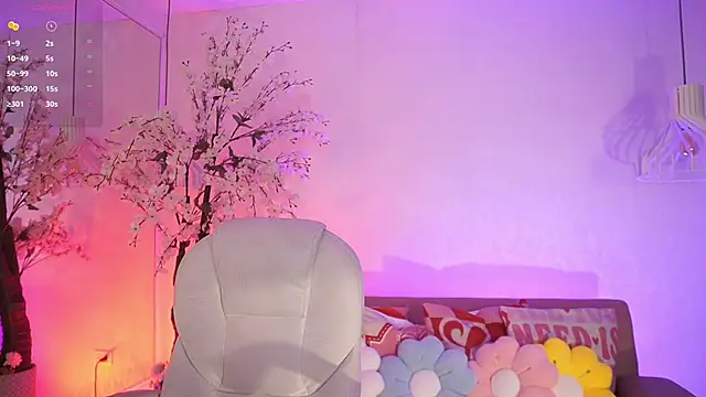 JadeSummerr online show from April 6, 11:44 am