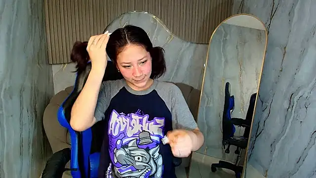 valentina r  online show from December 19, 3:32 am