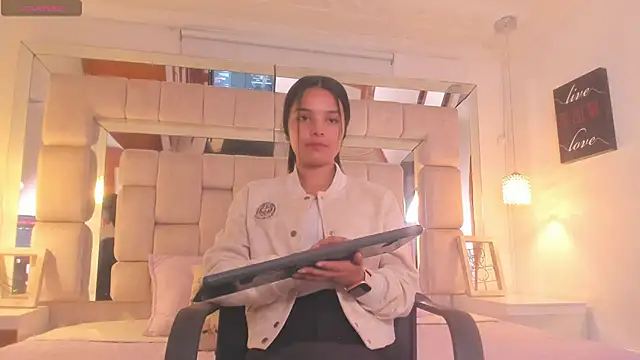 BelhaLawuo online show from May 4, 7:06 pm