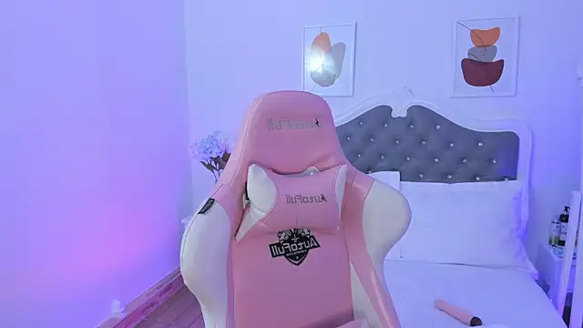 Shaleena  online show from October 24, 9:55 pm