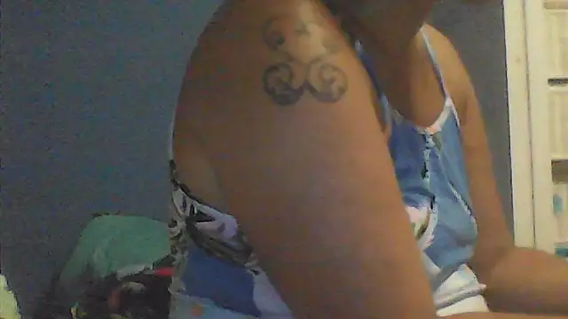 sarahkat86 online show from October 29, 4:17 am