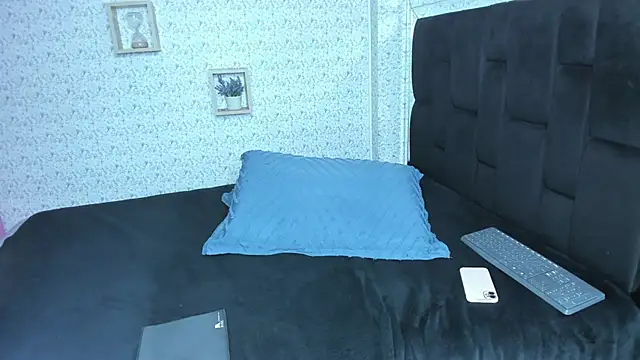 lisa logan online show from November 27, 5:32 am