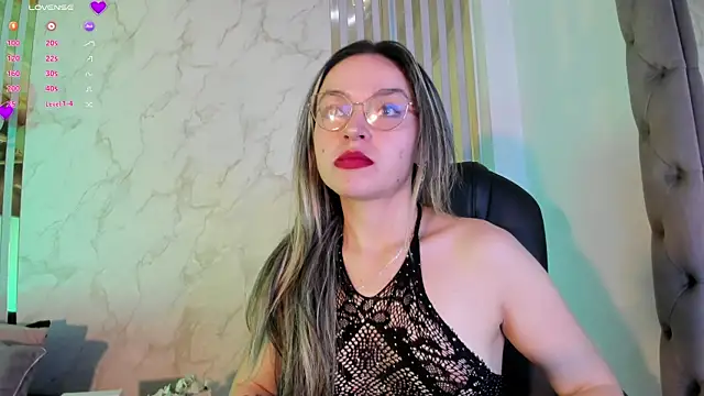 Ariagh  online show from September 25, 7:45 pm