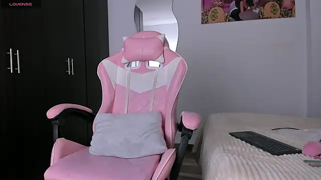 kendal hot01 online show from April 18, 7:58 pm