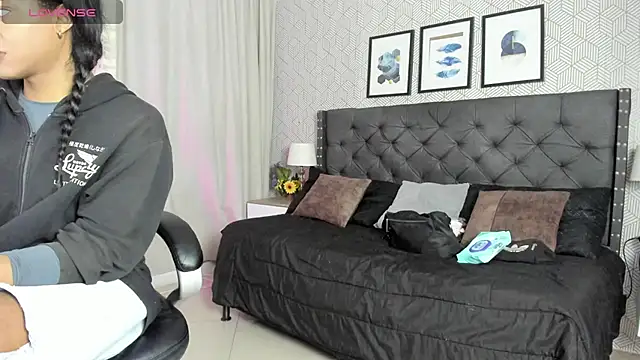 Snapshot of sweet__vanessa1 chatting on October 23, 3:45 am sweet vanessa1 online show from October 23, 3:45 am