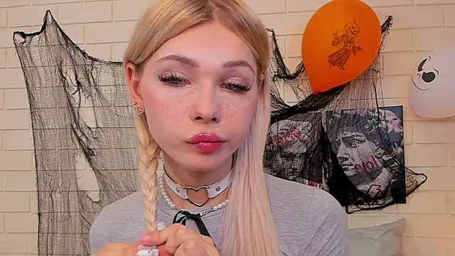 Blondy Fina online show from October 30, 6:38 am