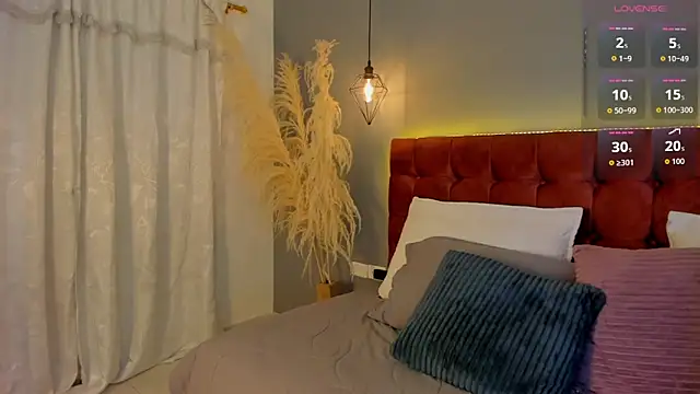 victoria decapri online show from October 3, 9:09 pm