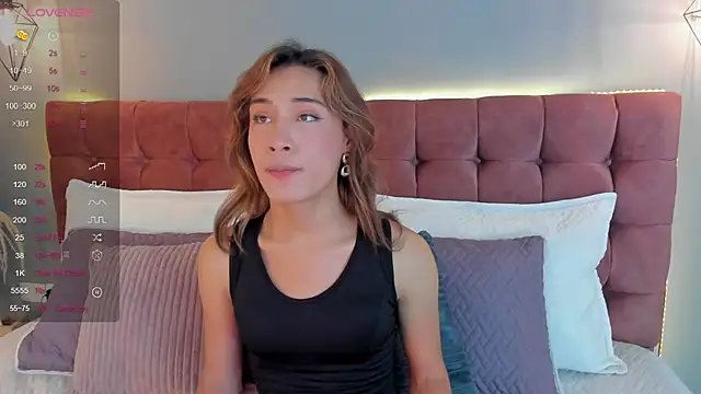 victoria decapri online show from November 19, 8:09 pm