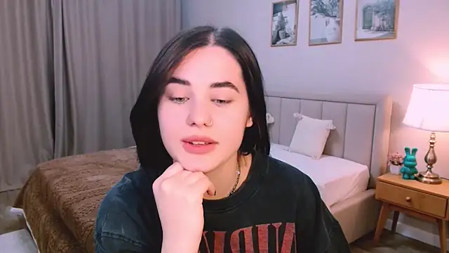 lil angel  online show from March 7, 9:33 pm