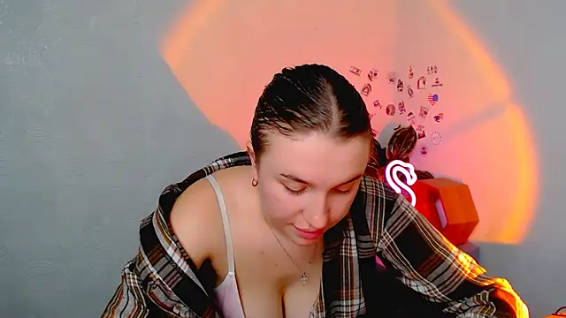 JuliaTopp  online show from November 19, 11:43 am