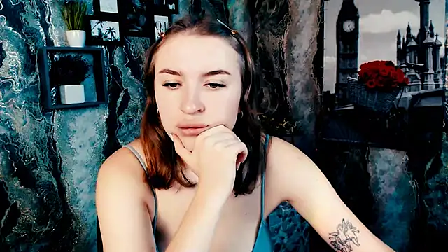 Snapshot of JuliaTopp_ chatting on October 1, 5:18 pm JuliaTopp  online show from October 1, 5:18 pm
