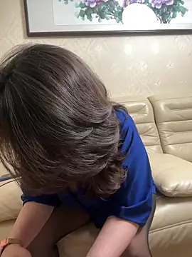 anna yngs online show from April 3, 1:42 pm