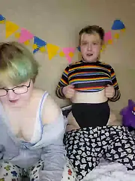 Snapshot of xrixsyx_and_ricky chatting on September 25, 4:17 pm xrixsyx and ricky online show from September 25, 4:17 pm