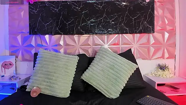 Scarlet fx online show from February 19, 1:21 pm