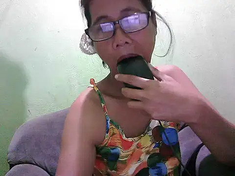 HotLadyPinay32 online show from April 4, 7:56 pm