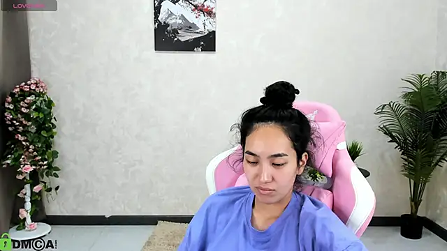 Snapshot of FlirtyAura chatting on October 21, 2:37 am FlirtyAura online show from October 21, 2:37 am