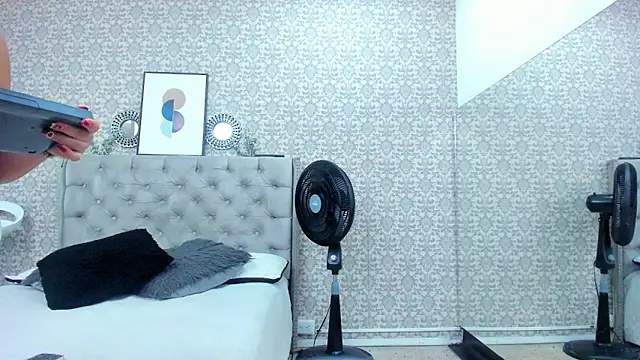 Grace Hollis online show from September 29, 5:18 pm