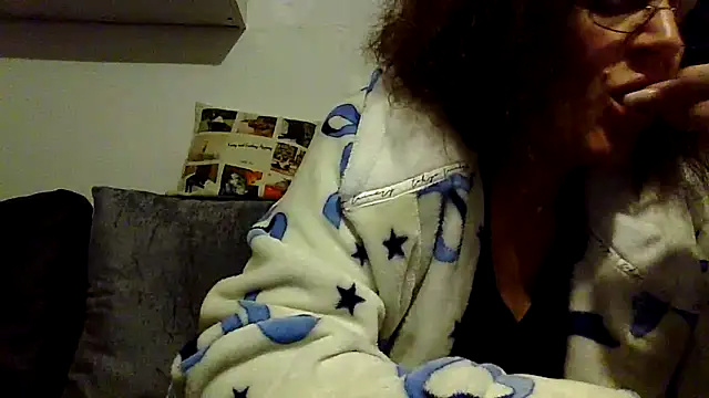 RubyyRosee online show from February 6, 7:01 am