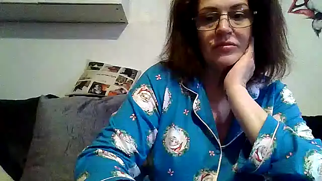 RubyyRosee online show from February 12, 9:00 am