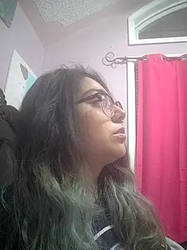 Lovelyrainn online show from December 14, 1:33 am