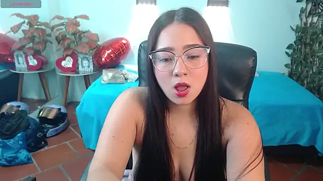 tinisweet online show from April 14, 7:47 pm