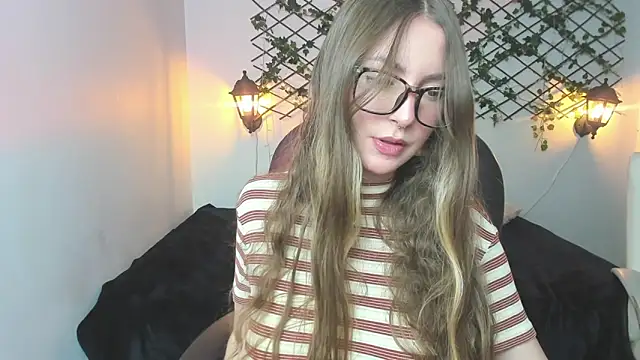 velvet  moon online show from March 26, 12:35 am