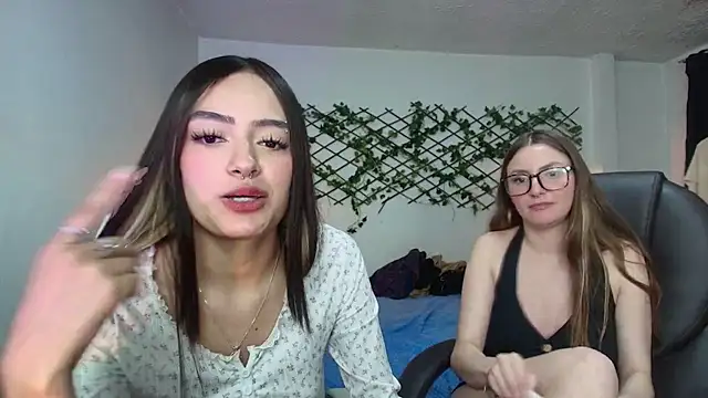 velvet  moon online show from April 9, 4:48 am