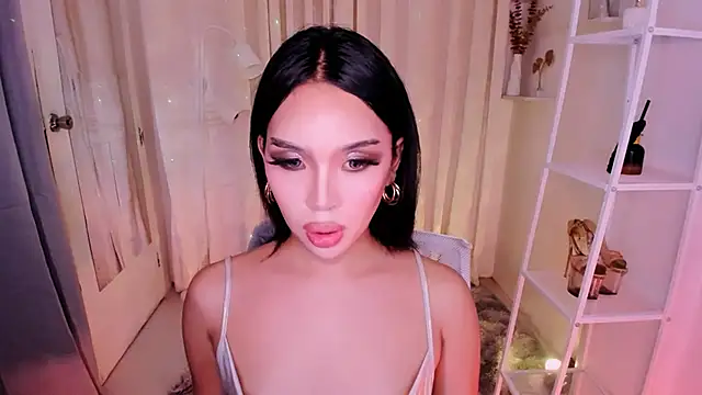 MS LUNA online show from October 11, 12:08 pm