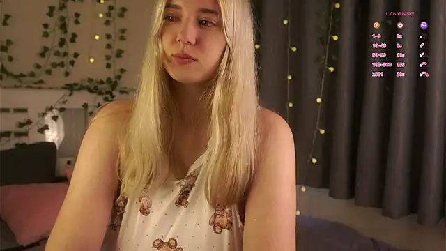 PinkyAura online show from September 27, 1:24 am