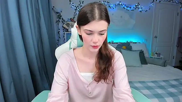 Snapshot of Zoe_Vee chatting on October 23, 3:23 am Zoe Vee online show from October 23, 3:23 am