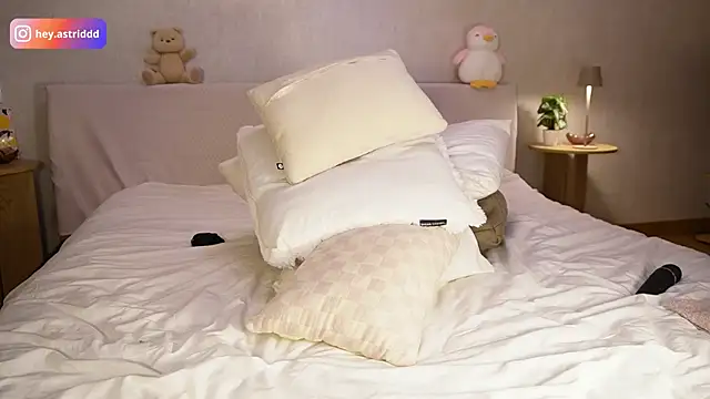 Astridwet online show from June 15, 5:57 pm