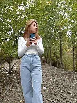 YOOUR EVAA online show from September 16, 5:37 am