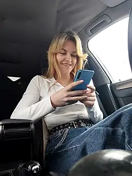 YOOUR EVAA online show from February 27, 9:20 am