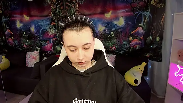 ClaraParks online show from April 13, 6:30 pm