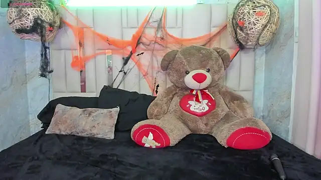 NikkyyRed online show from November 6, 3:45 am