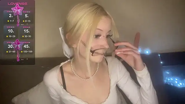 kittywithu online show from November 19, 11:43 am